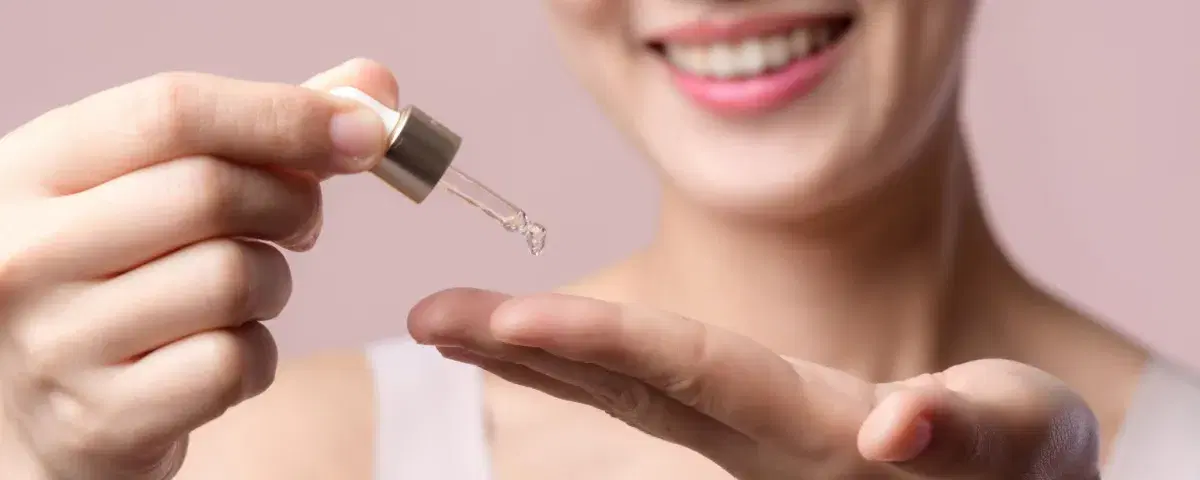 Acido ialuronico: 7 proprietà anti-age per la salute della pelle