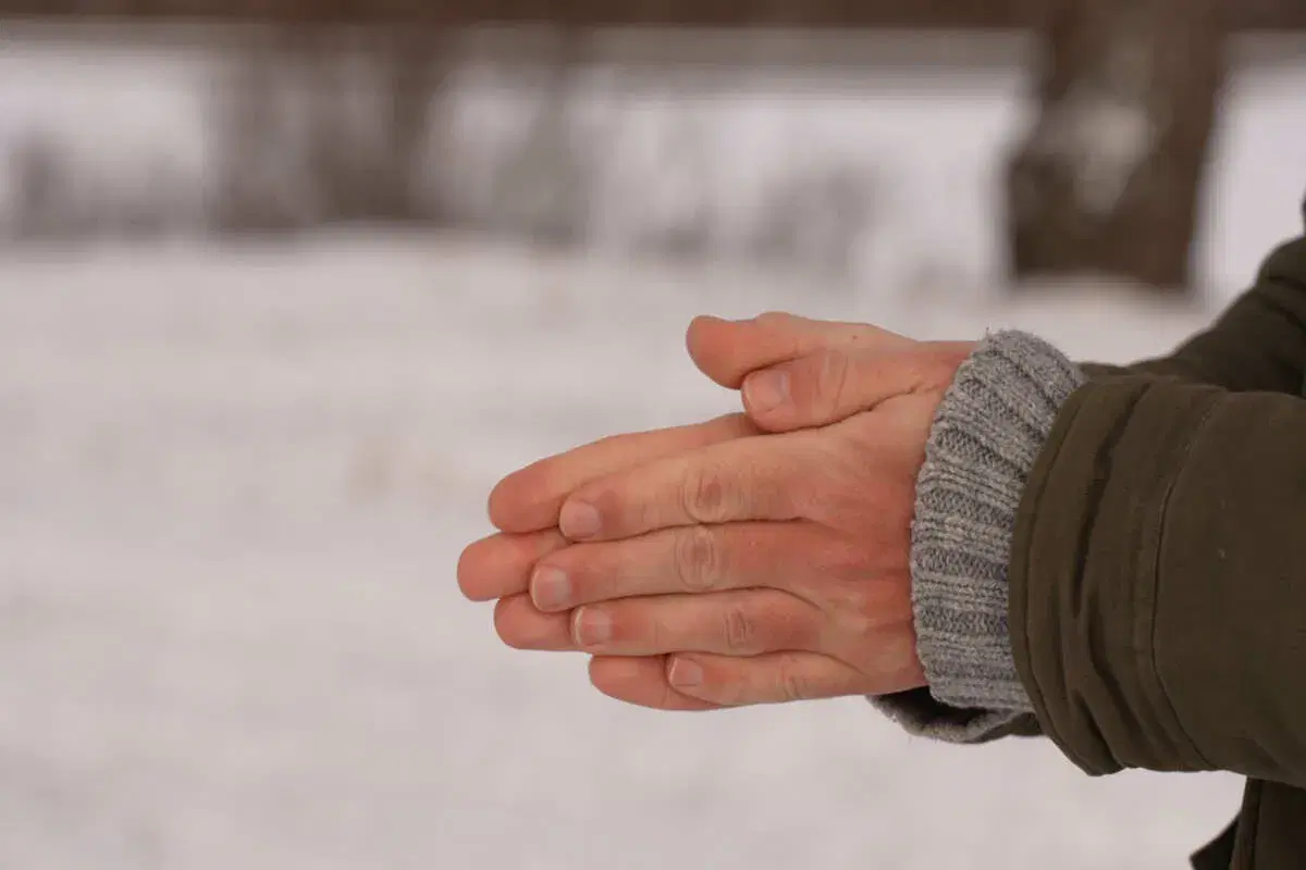Tutti i consigli per mani e piedi sempre freddi in inverno